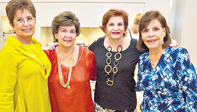 5. Klidy Motta, Analía Quijano, Vilma Cordovez y Carmina de Cordero.