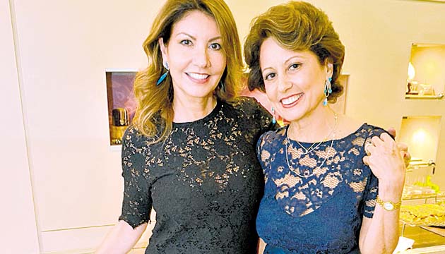 6. Lupita Barriga y Denise de Arias.