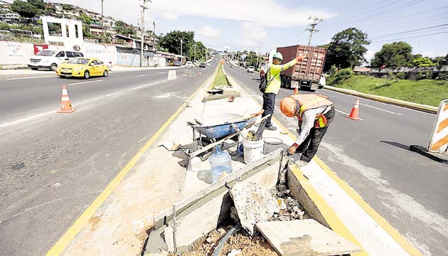 Evaluaciones consideradas. Estos y los tecnológicos, así como la generosidad del área del espacio disponible, fue lo que permitió la inserción de la línea por la Domingo Díaz, tomando en cuenta y considerando la facilidad de conexión con San Miguelito y a nivel de la Fernández de Córdoba.