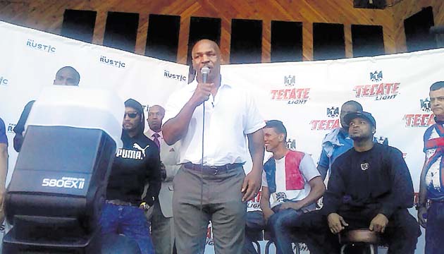 Su nueva faceta. El temible excampeón mundial Mike Tyson es promotor de la pelea de esta noche entre el panameño Anselmo Moreno y el dominicano Juan Carlos Payano.