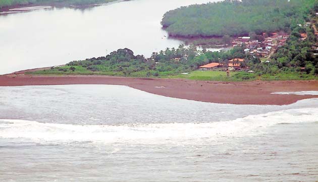 El potencial turístico que ofrece Jaqué desde el aire se puede constatar en tierra. Pero pese a estar rodeado de exuberante naturaleza, recibe pocos turistas. Hay vuelos semanales saliendo desde Albrook.(Adiel Bonilla)