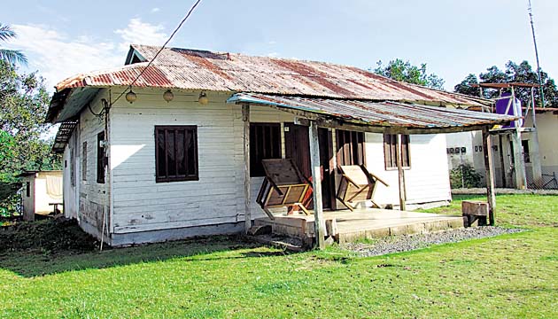 Puertas cerradas. Muchas familias de esta localidad darienita se han visto obligadas a emigrar en busca de oportunidades, sin otra opción que dejar sus casas cerradas. En cada vereda de Jaqué se pueden ver estas escenas, confirmación de la decaída de un pueblo que en el pasado fue próspero.