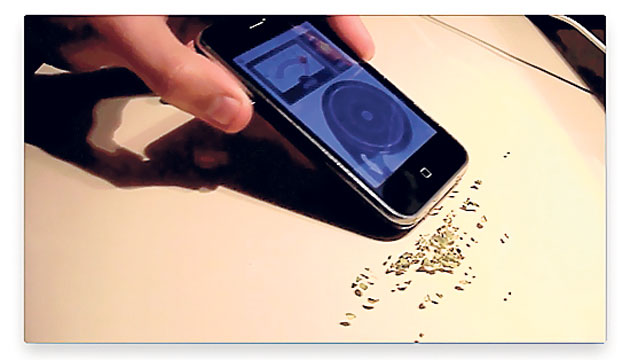 A través de los parlantes, hace que tu iPhone, iPad y iPod touch emita aire. Simula un ventilador, suena como un ventilador, la pantalla se ve como un ventilador, pero no ventila.