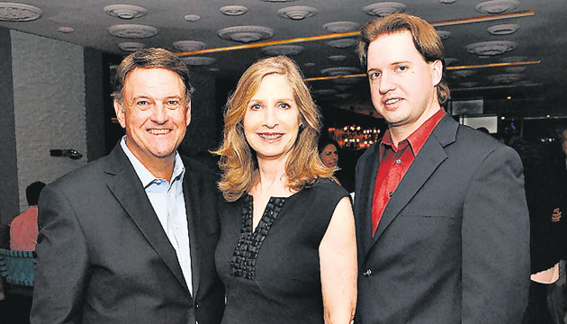9. Steve, Donna y John Walling.