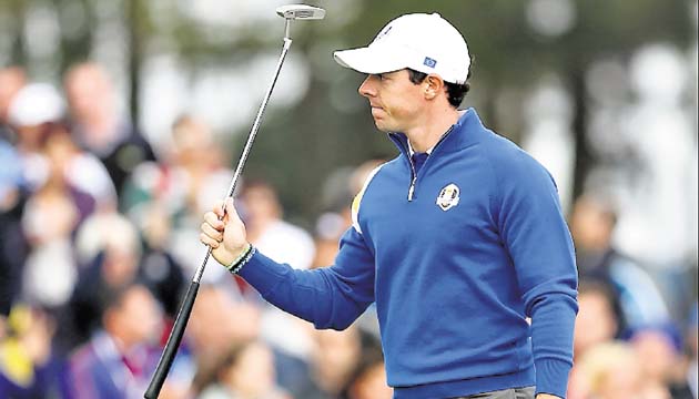 La pegada del número uno. El triunfo comenzó a estar más cerca con la contundente victoria del número uno mundial de golf, el norirlandés Rory McIlroy, por 5 y 4 sobre el estadounidense Rickie Fowler. (AP)