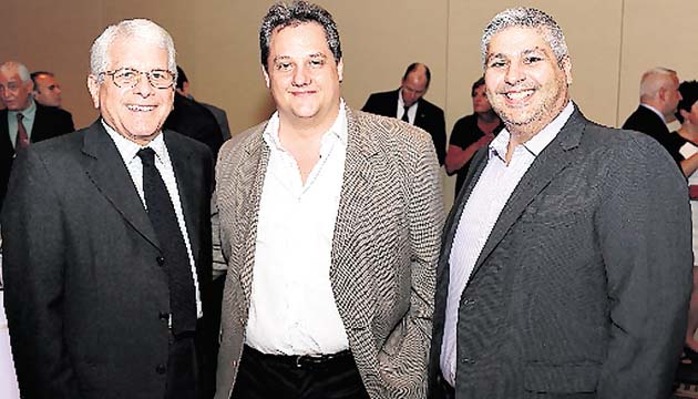 4. Félix Carles, David van der Velden y George Punjabi.