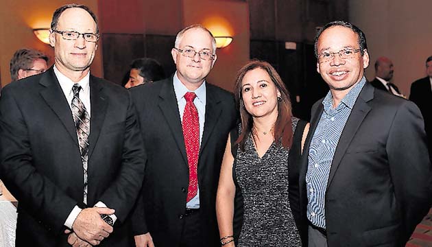 5. Al Burroughs, Chet Husk, Pilar Gómez y Rafael Mesa.