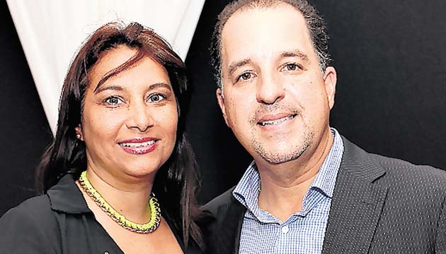 6. Mayra de Echeverría y Ricardo Echeverría.