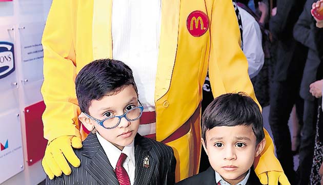 7. Francisco Miranda, Manuel Miranda y Ronald McDonald.