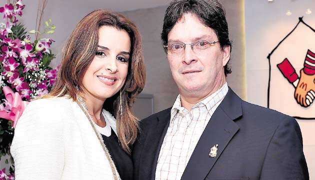 13. Carolina Castrillón y Carlos García.