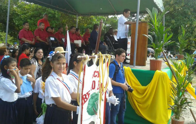 Varias delegaciones estudiantiles presentes en el acto. Foto/Miriam Lasso