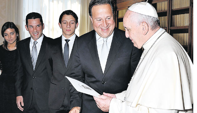 Tampoco hubo asignaciones para los familiares y ministros que viajaron al Vaticano.(Cortesía)
