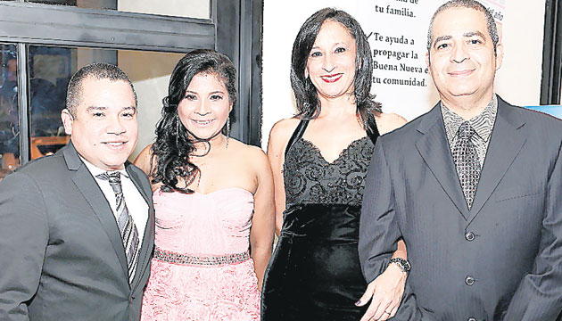 2. Fernando González, Tayni López, Verónica de Fernández y José Fernández.