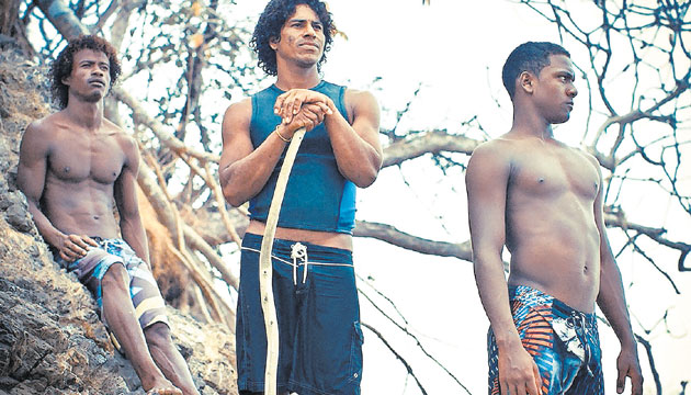 Rompiendo la Ola habla de la superación de tres surfistas.(archivo.)