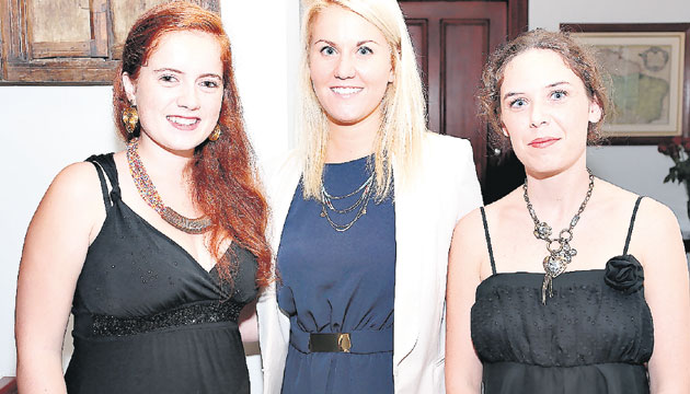 3. Agathe Marie, Adeline Gleizal y Marie Robin.
