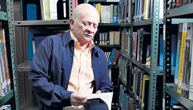 “La medida de la literatura no es quién gane localmente un premio o no; no cabe eso de que en el país de los ciegos el tuerto es rey”.(Alcides Rodríguez )
