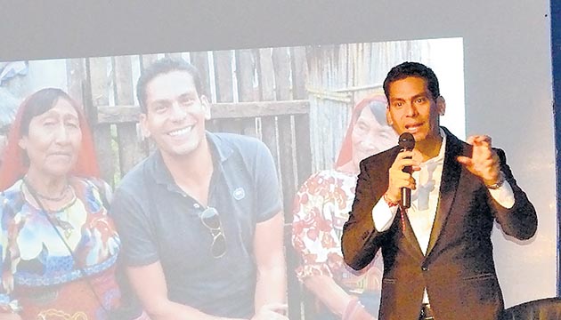 En medio de la conferencia habló de su experiencia en Guna Yala.