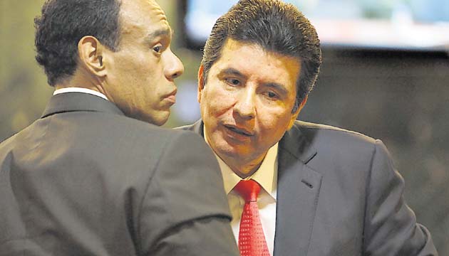 Gonzalo Moncada Luna acompañó a la audiencia a su primo Alejandro Moncada Luna.