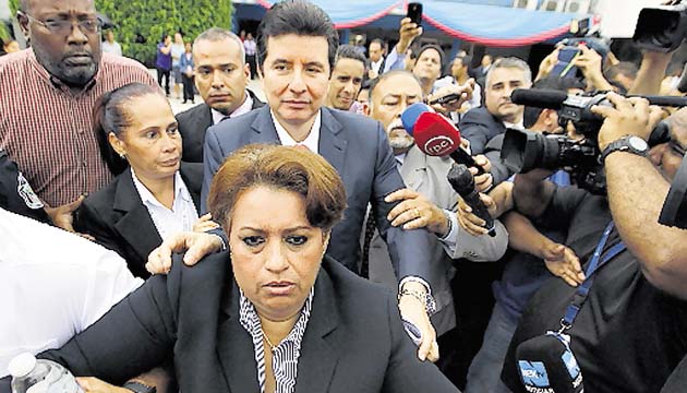 Custodiado por la seguridad de la Asamblea y la policía, Moncada salió hacia su residencia.