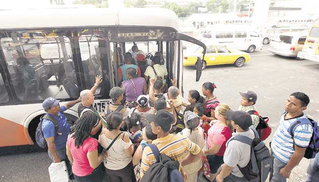 La inversión en transporte para la modernización del sistema en la capital con el metrobús sobrepasa los $500 millones en indemnización y contrato con Mi Bus(Carlos Lemos)