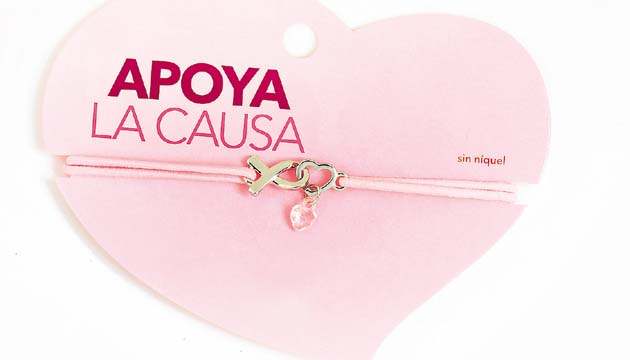 Pulsera de la campaña ‘Caminando a tu lado’. Tienen un valor de B/. 3.99 y están a la venta en todos los Payless ShoeSource del país.