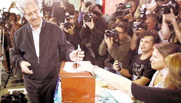 Tabaré Vázquez es el más votado pero habrá segunda vuelta()