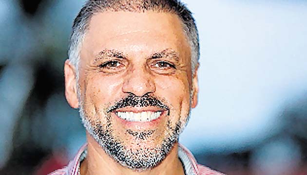 A Gustavo Hernández, que sigue a los Raiders, le sorprende Jorge Luis Ávila.