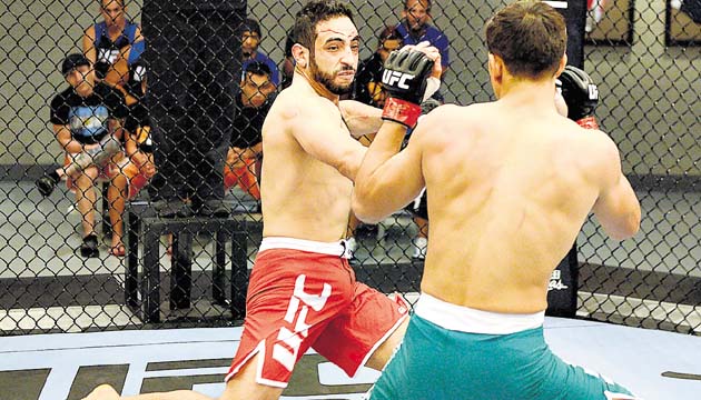 Ataque efectivo. “Fito” no encontró la manera de evadir y protegerse de la fortaleza con la que salió a pelear “Pantera”, quien se convirtió en el primer finalista del programa The Ultimate Fighter Latinoamérica.(Cortesía Getty Images)