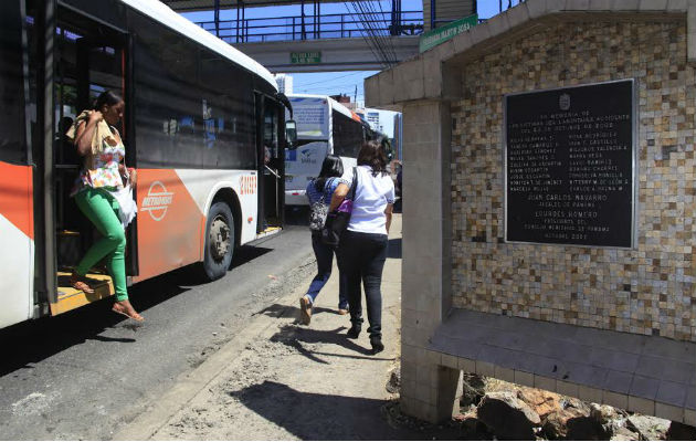 Placa conmemorativa de las 18 personas que fallecieron el 23 de cotubre de 2006. Foto/Víctor Arosemena