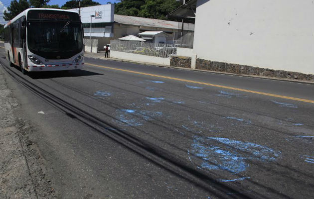 Se pintarán los corazones azules en la ave. Martín Sossa. Foto/Víctor Arosemena