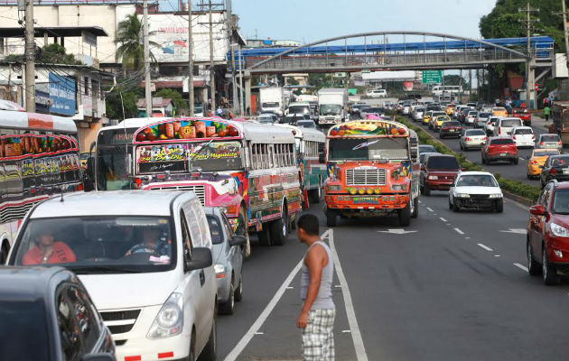 Las llamadas "regatas" son la causa de accidentes fatales.Foto/Edwin González