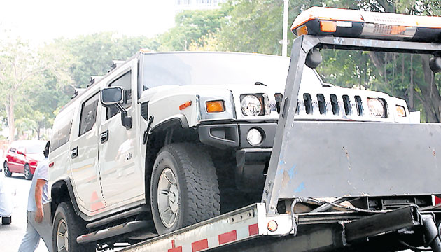 Muchos carros lujosos que son decomisados quedan inservibles.(Archivo)