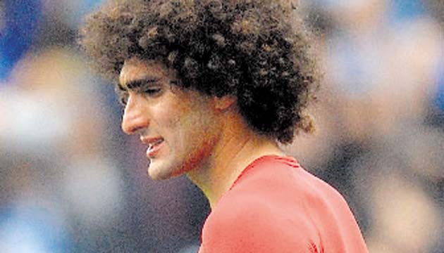 Polémica en el clásico: Marouane Fellaini escupió a Sergio Agüero ()