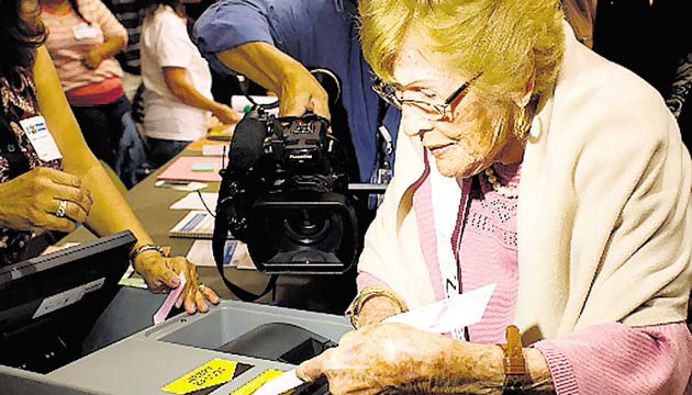 Una mexicana de 102 años vota por primera vez en EE.UU.()