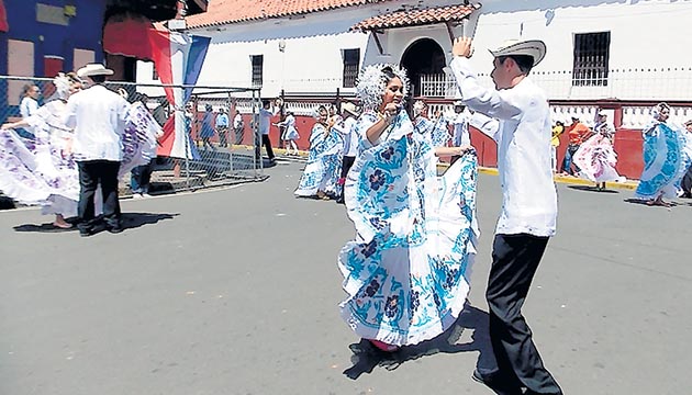 Los tableños exaltaron ayer su amor al folclore y sus tradiciones.(Zenaida Vásquez )