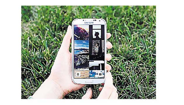Se editan fotografías con sus diferentes “presets” y herramientas que nos permiten ajustar la exposición, contraste, saturación, ajustar tonos, rotar y recortar la imagen y muchas más opciones.