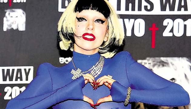 Lady Gaga siempre causa polémica con sus atuendos.(Archivo)