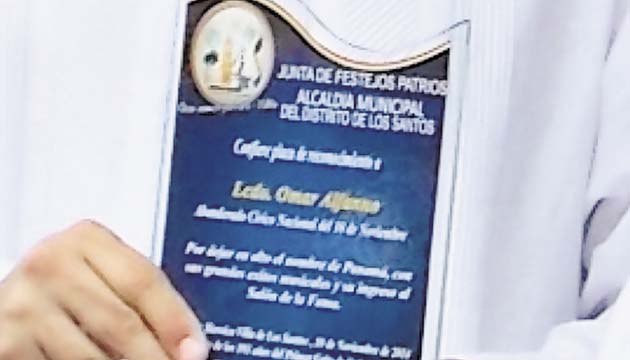 Reconocimiento que le otorgaron a Alfanno.