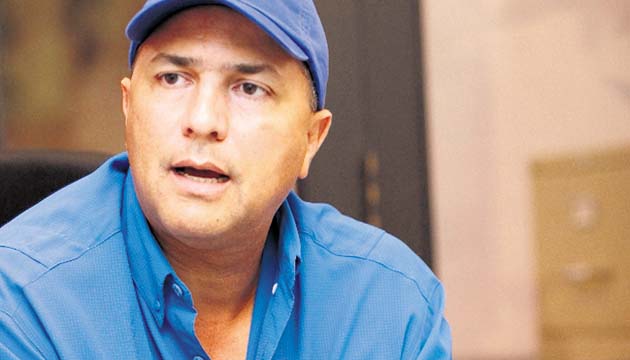 Porfirio “Bolita” Ellis derrotó a Carlos Santana en los pasados comicios.