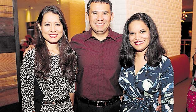 2. Mayela Castro, Alexander Castillo y Jésica Candanedo.