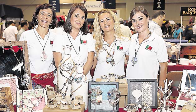 Delegación portuguesa vendió bisuterías y productos alimenticios.