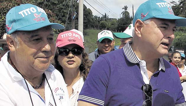 Ricardo Martinelli acompañó a Afú durante su recorrido.(Víctor Arosemena)