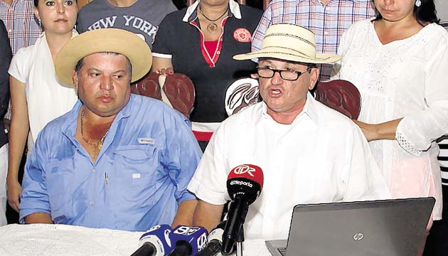 Ovidio Díaz reconoció la derrota en conferencia de prensa.(Víctor Arosemena)