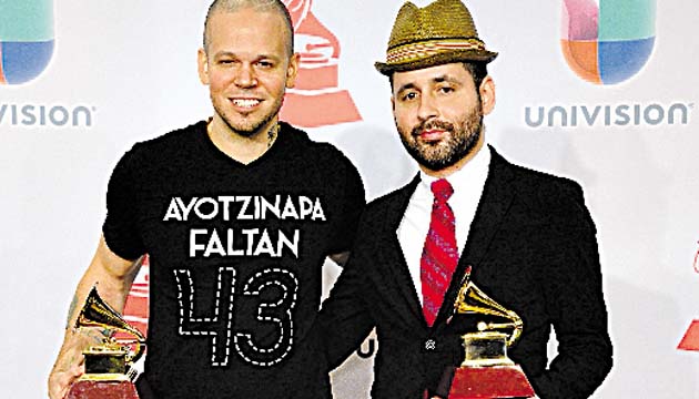 Calle 13 protestó por los 43 desaparecidos.