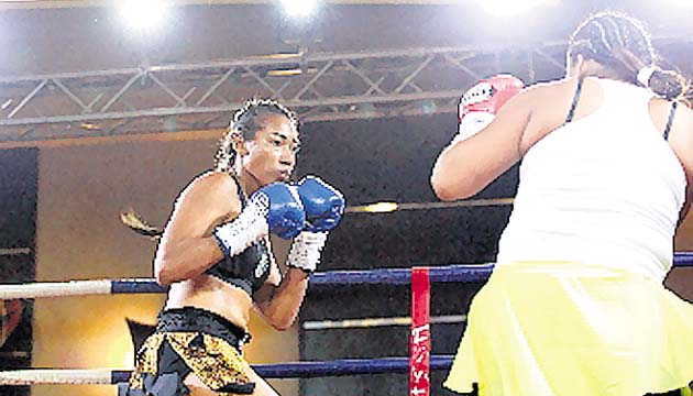 Ocho pleitos más pusieron a vibrar a los asistentes del evento boxístico