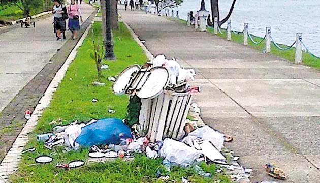 La cara fea del concurrido tramo peatonal de la Calzada de Amador