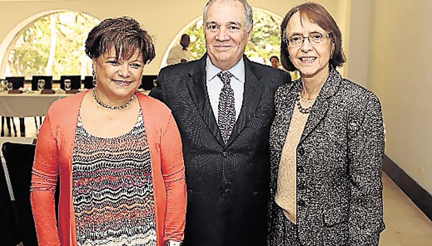 4. Ana María Dieguez Arévalo, Rodrigo Rivera y Ana Cristina Berta.