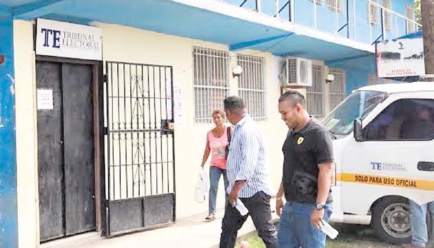 La Fiscalía Electoral tendrá una ardua labor en la jornada electoral de hoy. Para esto tendrá unos 30 efectivos, quienes estarán recibiendo las denuncias sobre la comisión de delitos electorales.(Edwin González)