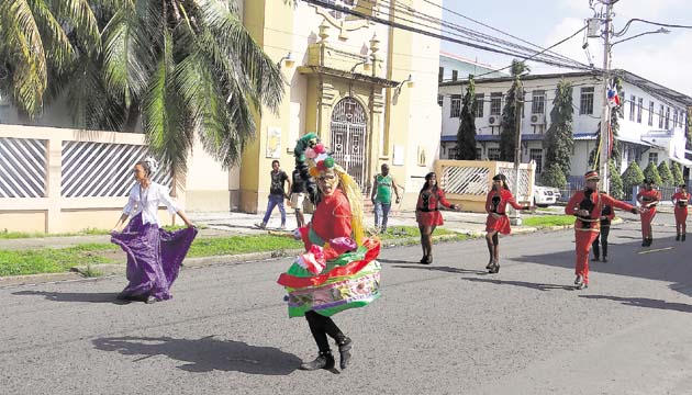 En Colón también disfrutaron del desfile por la independencia.(Delfia Cortez)