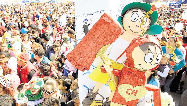 Personas llevaron pancartas, dibujos y muñecos creados por Bolaños.